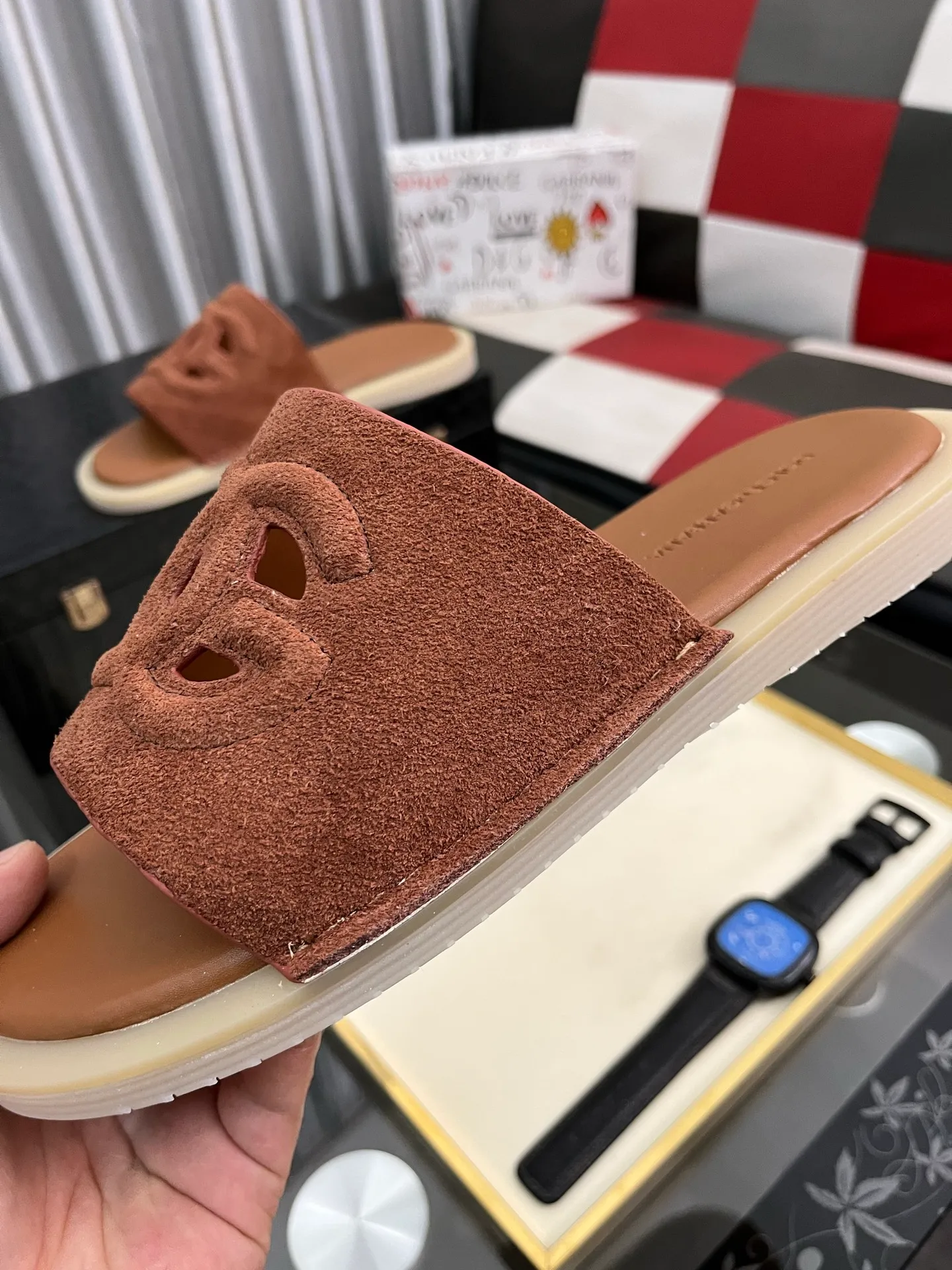 Men's Men's Shoes 💰340⌚️⌚️ (DG) The latest casual slippers are fashionable and versatile, and can add luster to various looks. Create an exquisite design with unique dynamic vitality and modern atmosphere, showing modern elegance. Size: 38-442️⃣Colors available